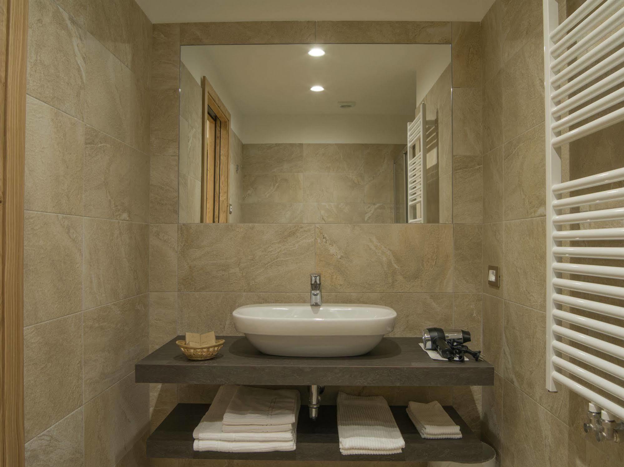Hotel Garnì Caminetto 4*